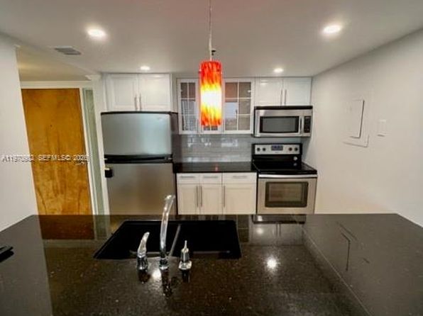 7601 E Treasure Dr APT 1401