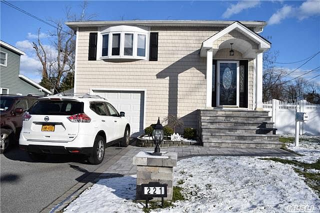 1st image of 221 Center Bay Dr