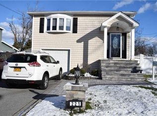 221 Center Bay Dr, West Islip, NY 11795