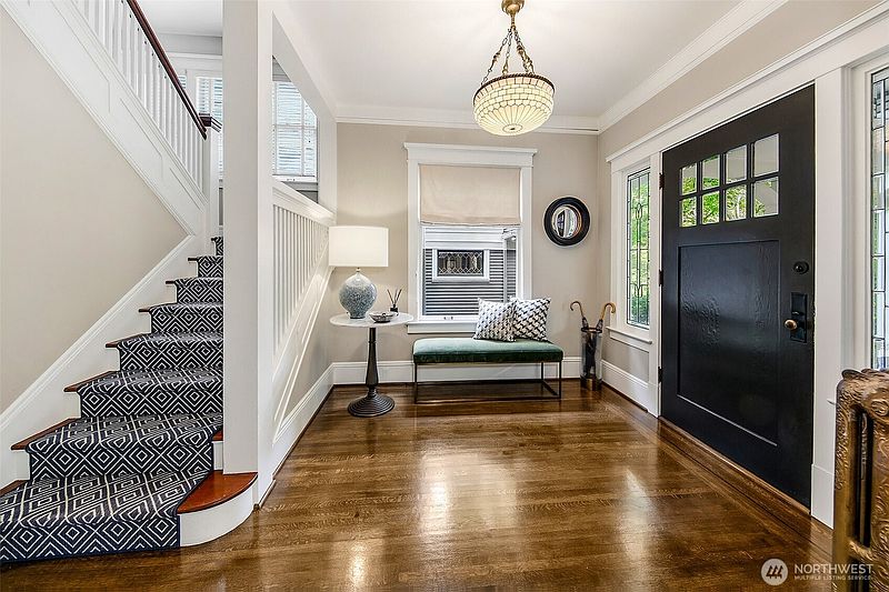5th image of 1239 20th Avenue E