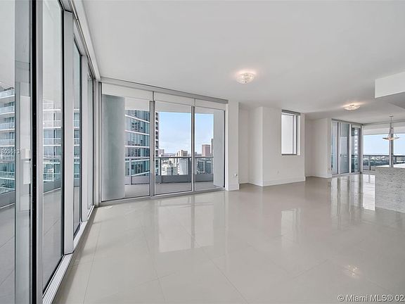 2nd image of 900 Biscayne Blvd APT 3701