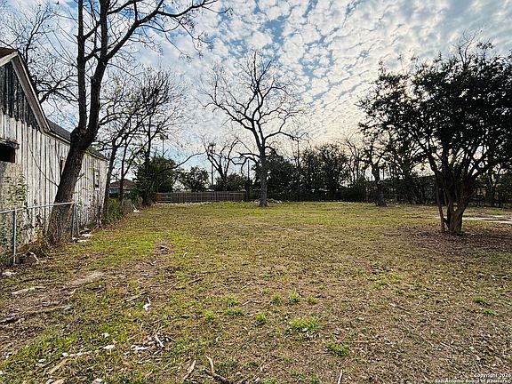 3rd image of 1418 Montana LOT 5