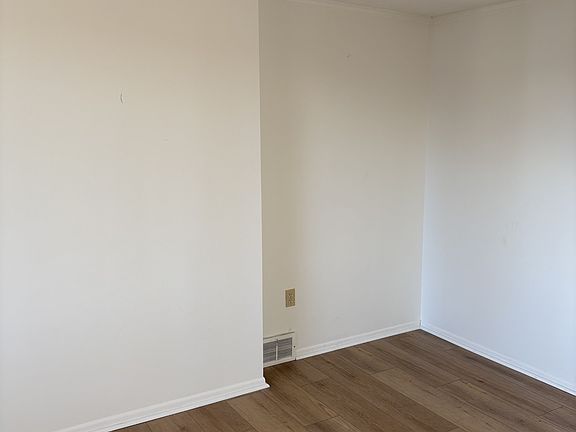 3rd image of 729 Florence Ave Floor 1