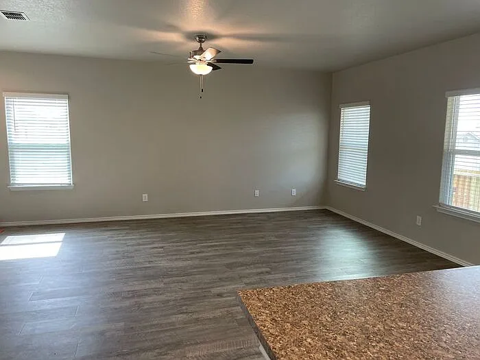 3 bed, 2.5 bath, 1553 sqft, $1,645 — Photo 4