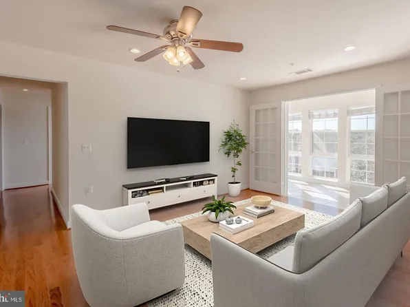 4141 S Four Mile Run Dr Unit 402, Arlington, VA 22204