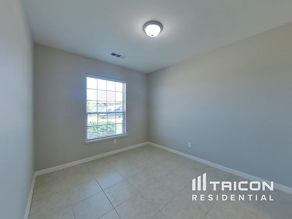 4th image of 215 Kennedy Dr