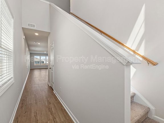4th image of 651 Manitou Cir