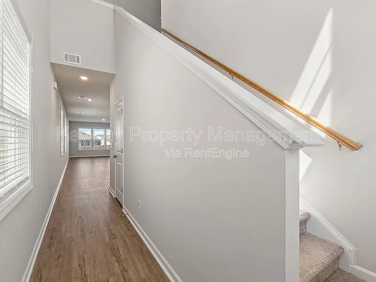 651 Manitou Cir — Photo 4