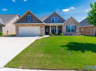 122 Willow Bank Cir, Decatur, AL 35603