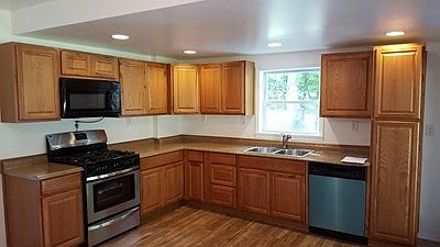 5th image of 528 Oak Grove St