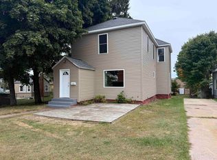 124 W Onota St, Munising, MI 49862
