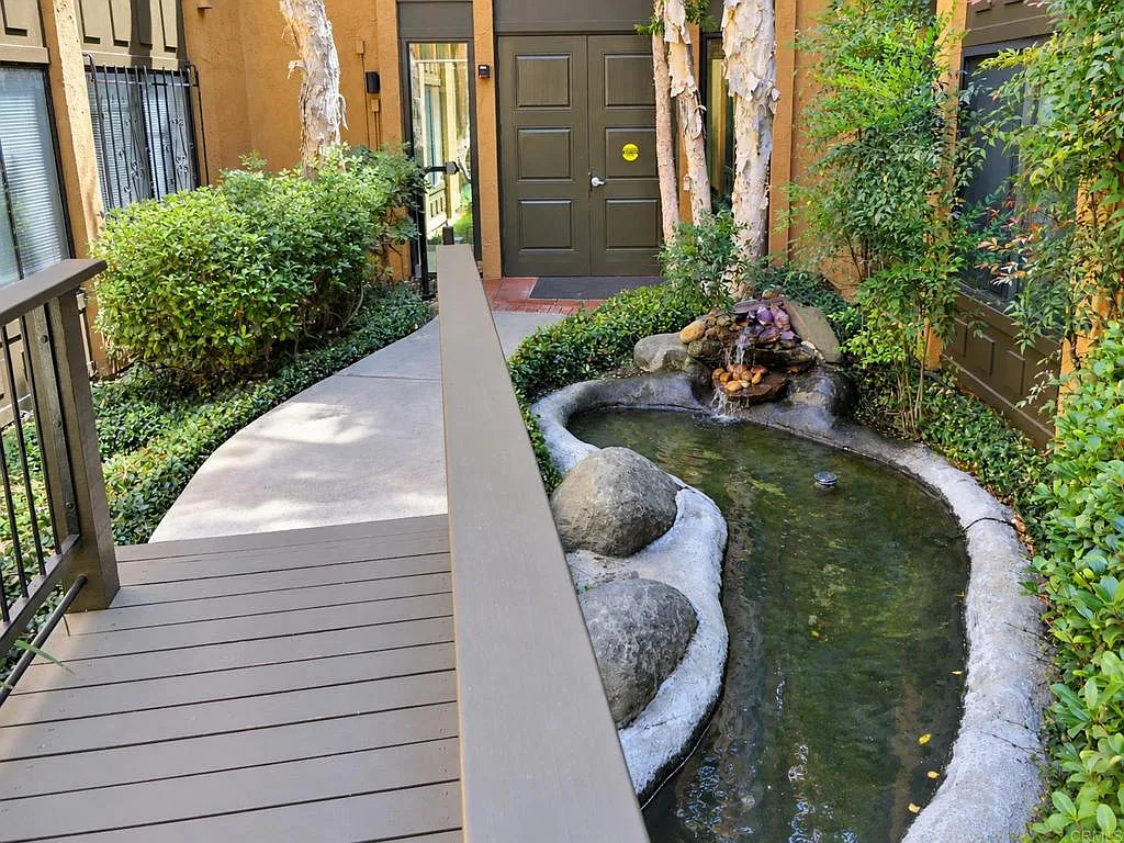 1 bed, 378 sqft, $2,100 — Photo 3