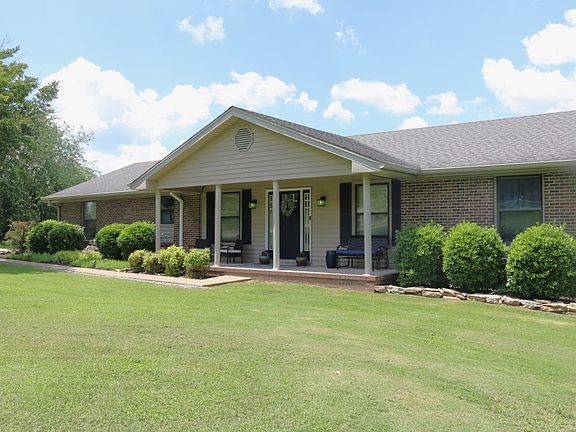 3rd image of 414 Nichols Cir W