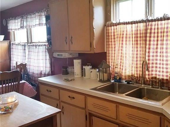 4th image of 312 University Ave