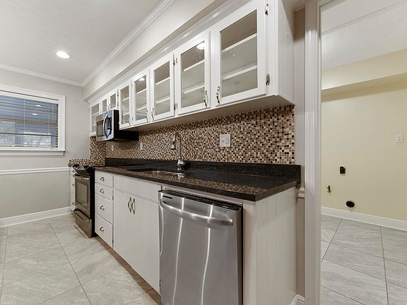 5th image of 323 Lynwood Cir
