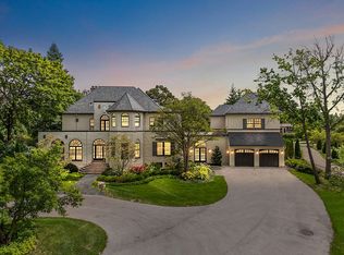 681 Laurel Cir SE, East Grand Rapids, MI 49506