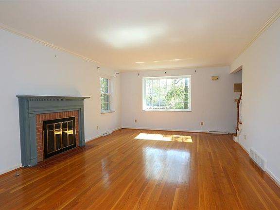 5th image of 8502 Sturbridge Dr