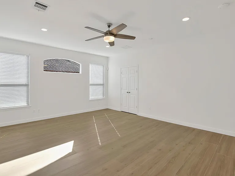 1615 Bryce Canyon Ln — Photo 26