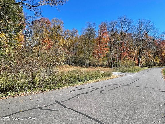 3rd image of W Woodhaven Dr