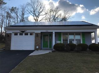 30 Kingston Dr, Ridge, NY 11961