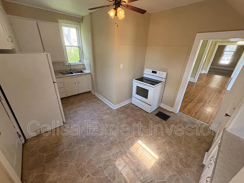 3 bed, 1.0 bath, 986 sqft, $1,050 — Photo 4