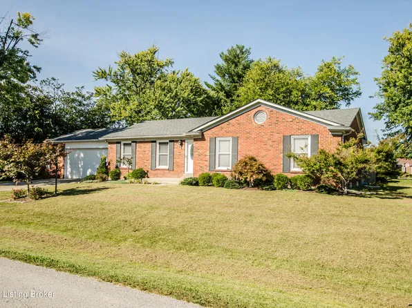 10605 Helmsdale Ln, Douglass Hills, KY 40243