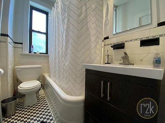 Rented by Realty 2000 Corp | media 22