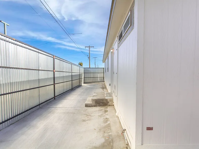 New Build 2 Bedroom / 2 Bath + Office Home in Mount Hope! — Photo 15