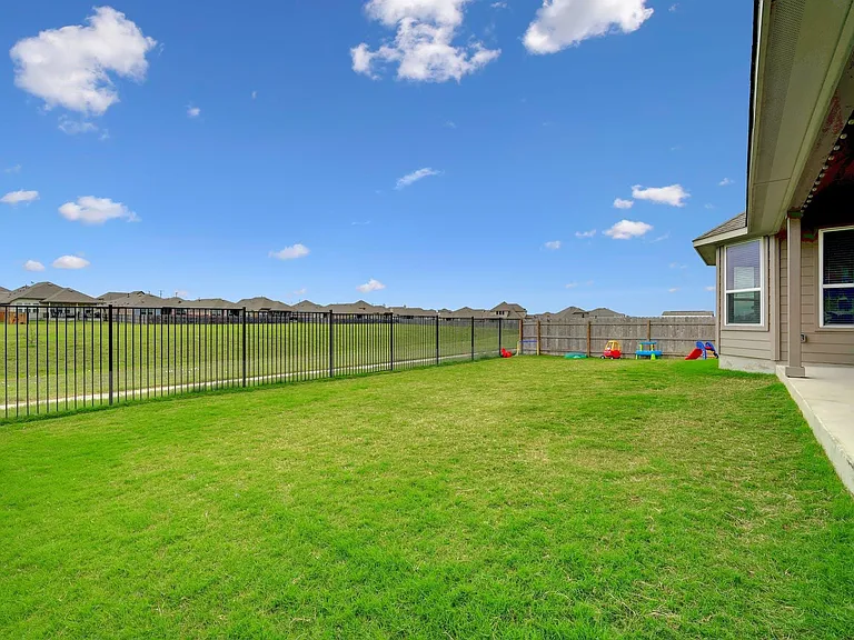 6813 Leonardo Dr — Photo 19