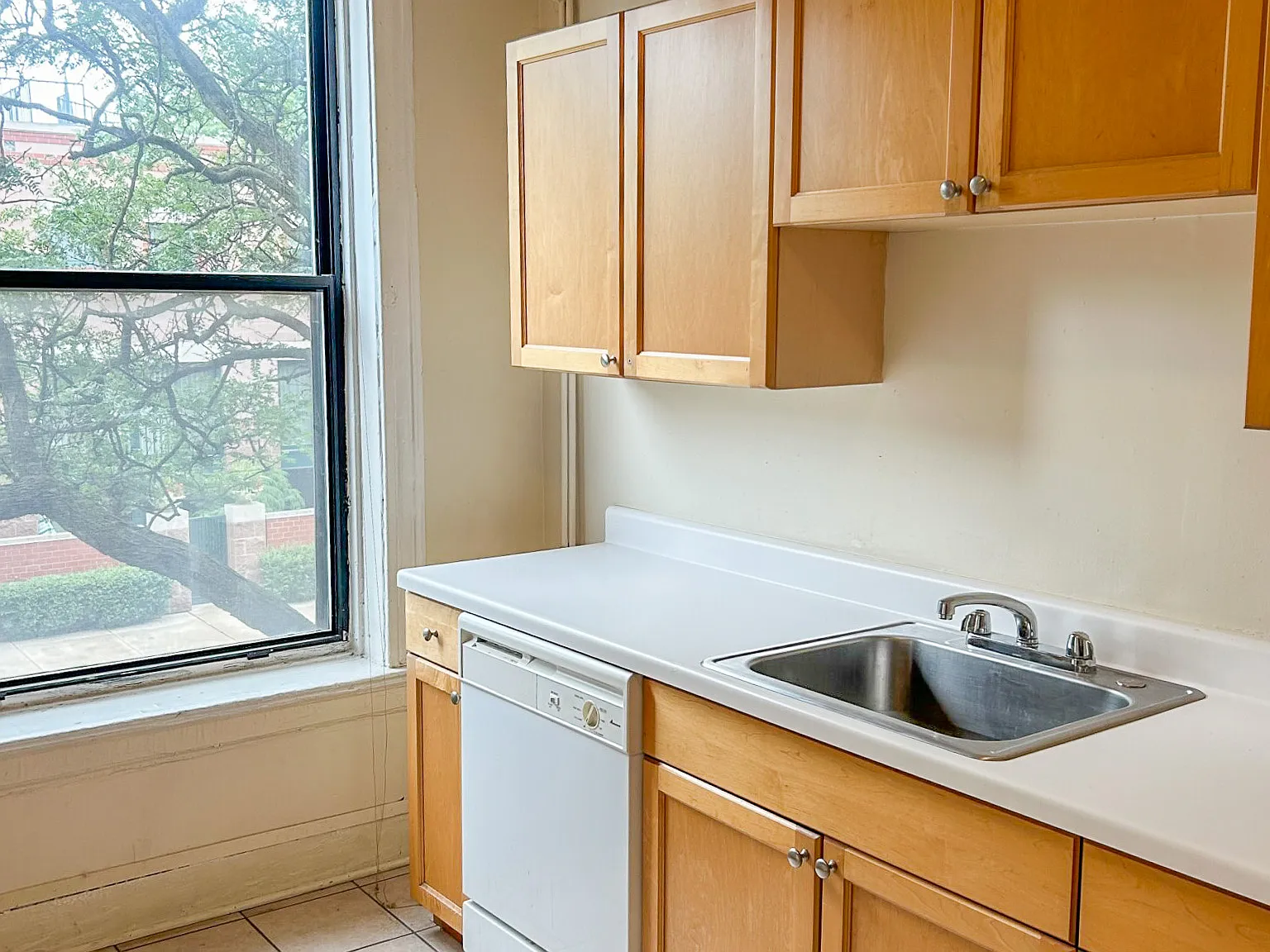 2 bed, 1000 sqft, $2,800 — Photo 2