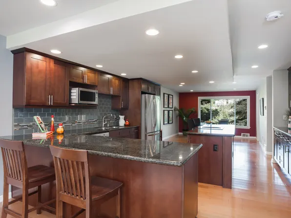 7609 SE 29th St #4, Mercer Island, WA 98040