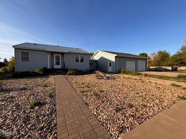 613 Williams Ave, Plentywood, MT 59254