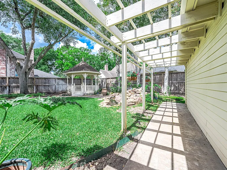 3702 Belle Grove Ln — Photo 47