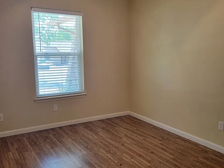 1229 Preswick Cir — Photo 9