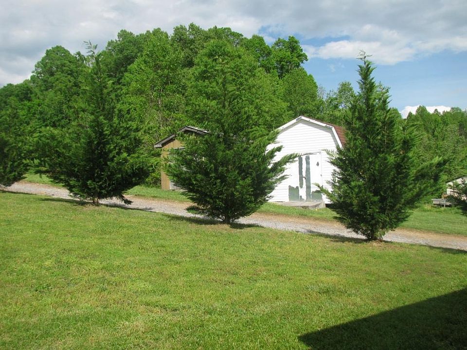 2nd image of 35 Steepwoods Ln