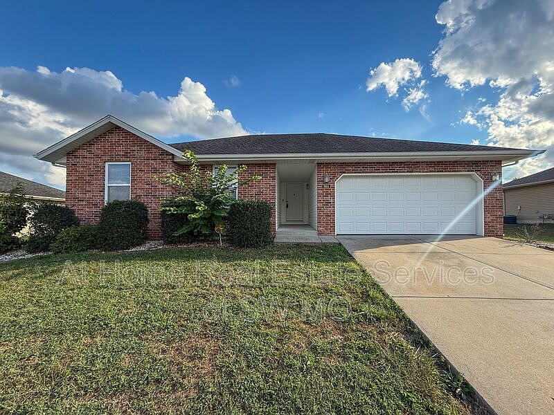 1st image of 864 W Lorenza Dr
