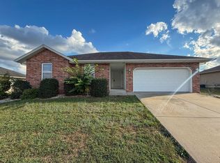 864 W Lorenza Dr, Nixa, MO 65714