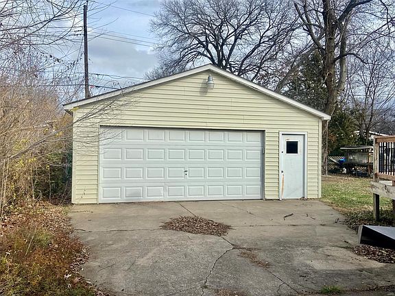 5th image of 755 Borgia Ln