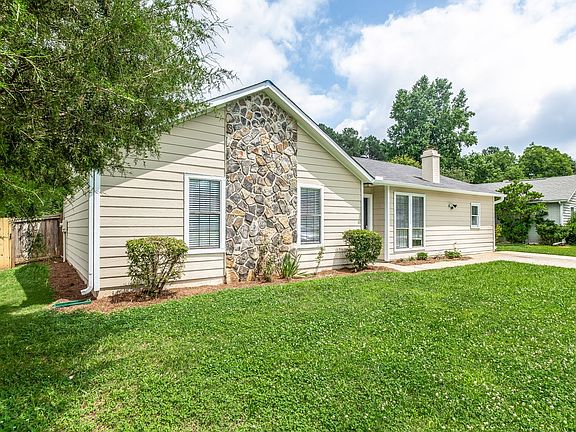 3rd image of 3025 Meadow Wood Ct