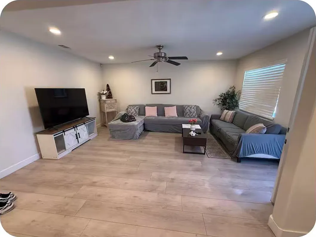 4 bed, 1376 sqft, $3,200 — Photo 2