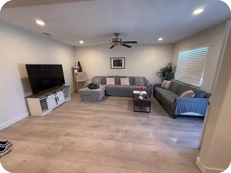 4439 Park Ave — Photo 2