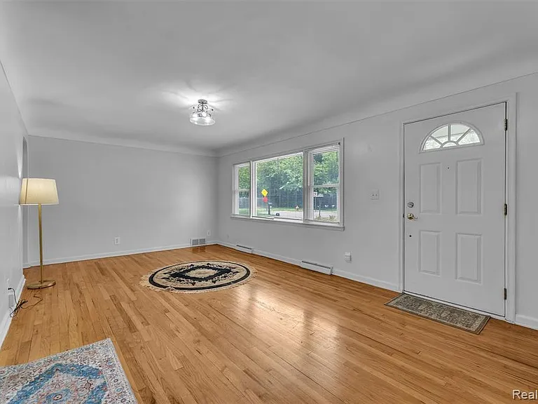 4918 Ainsley Ave — Photo 7