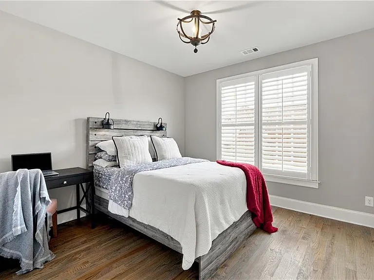 140 Clover Ct — Photo 32