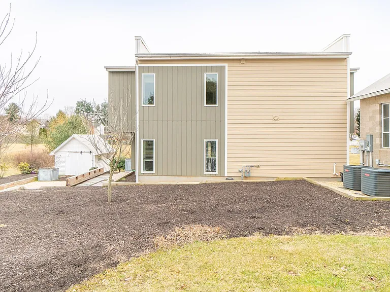 2519 Northwood Ave — Photo 62