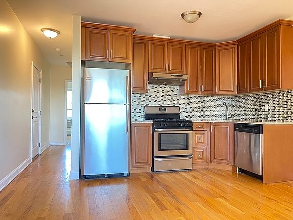 4th image of 2838 49th St
