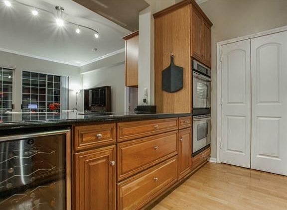 4th image of 3225 Turtle Creek Blvd #1442