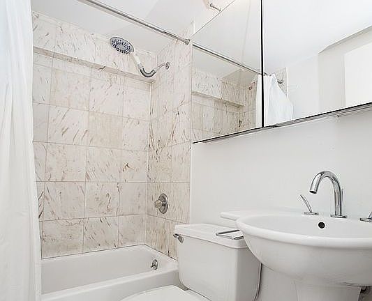 5th image of 122 Elizabeth St APT 4A