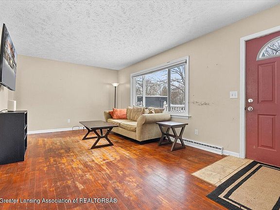 5th image of 3211 S Deerfield Ave