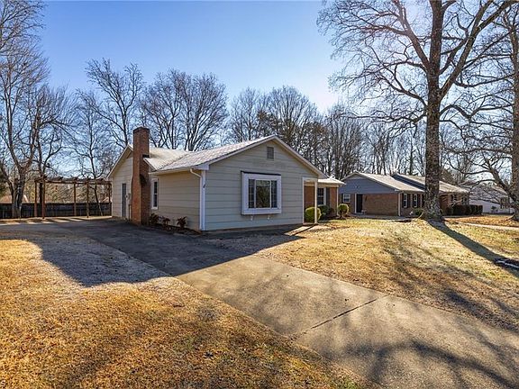 4th image of 5218 Lawndale Dr
