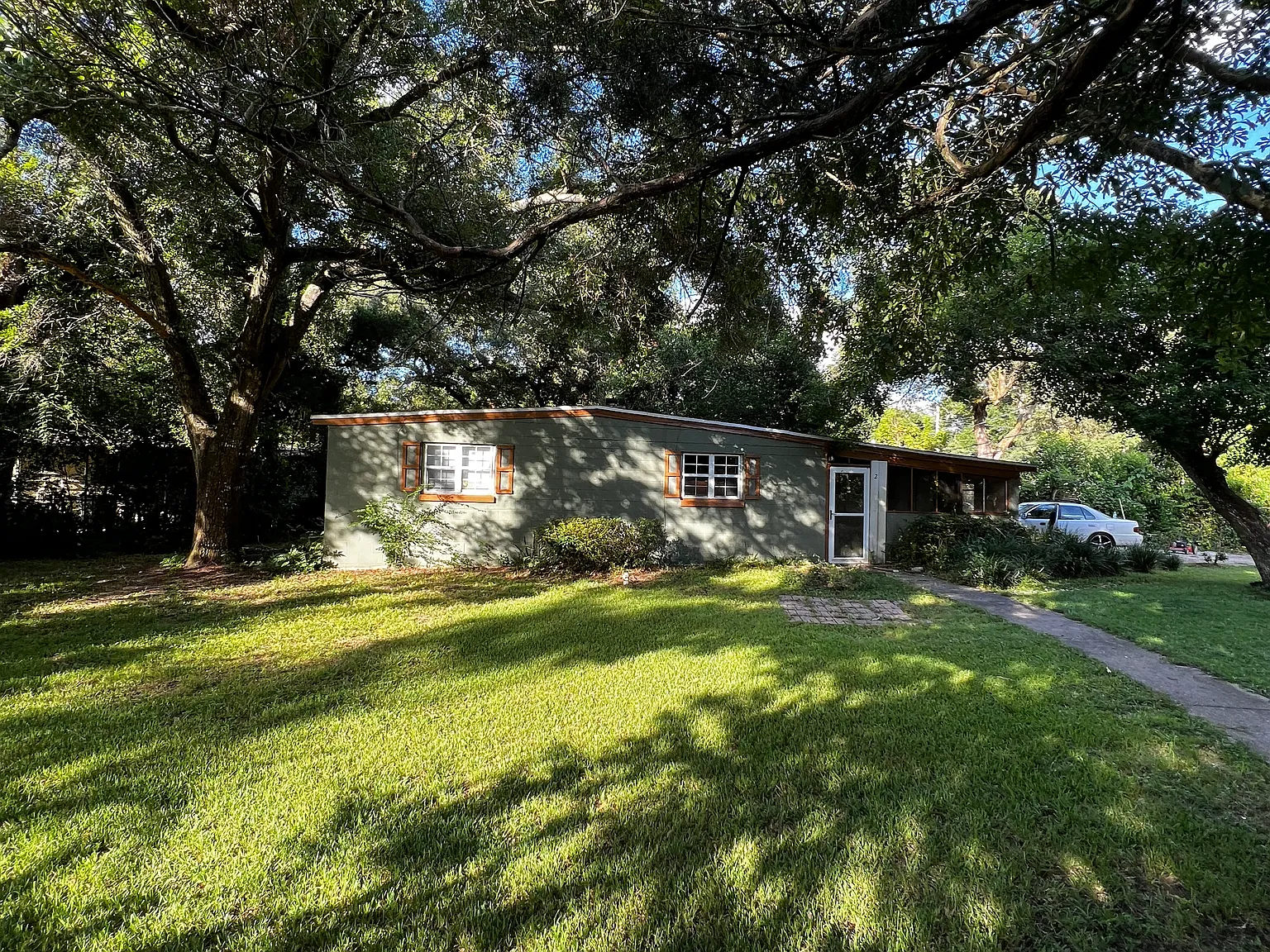 3 bed, 1020 sqft, $1,200 — Photo 2